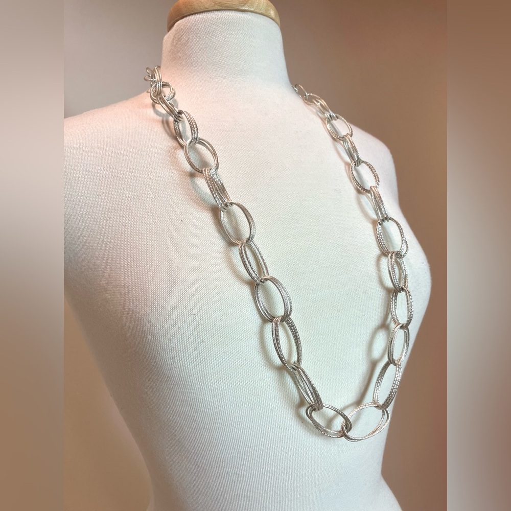 SILVER CHAIN NECKLACE